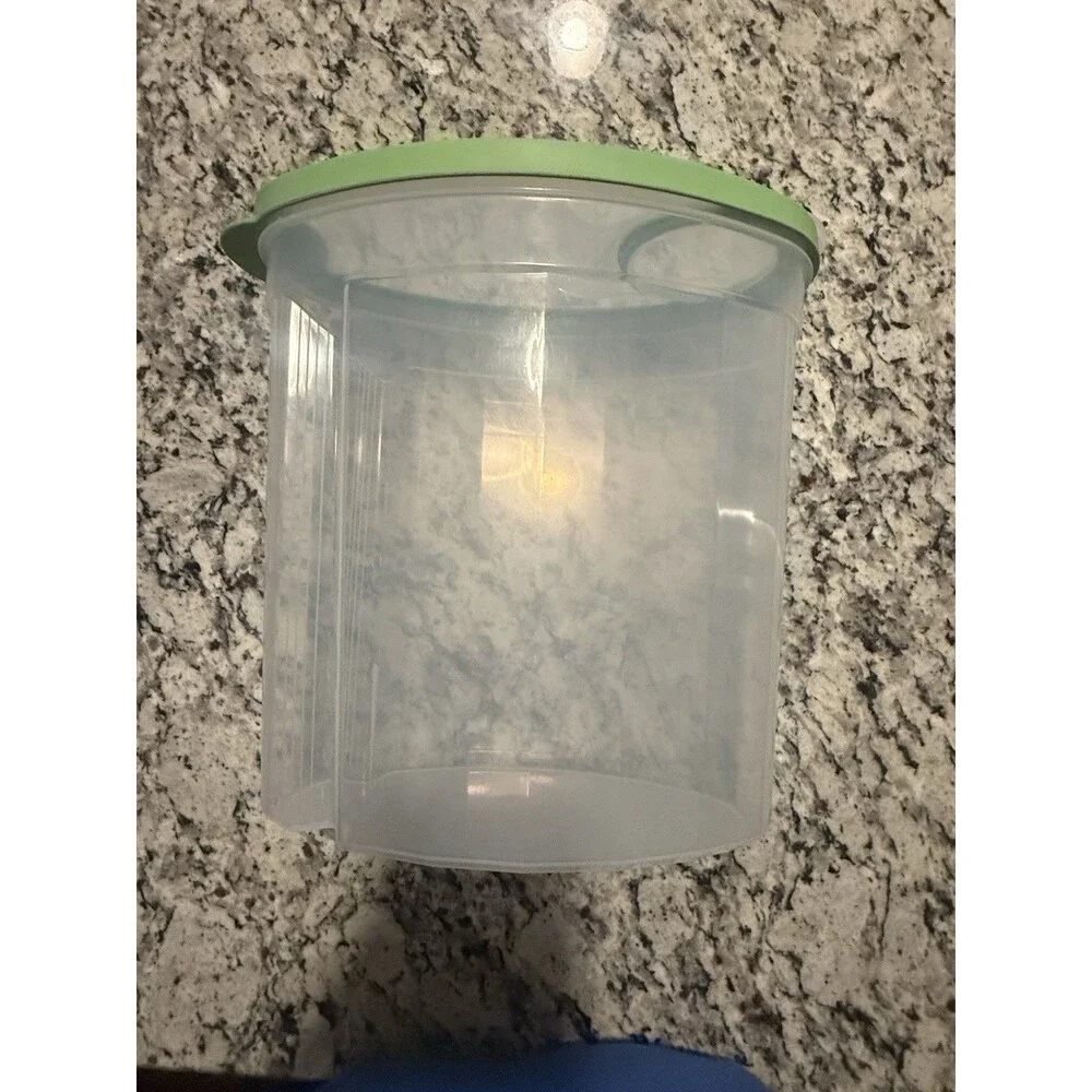 Rubbermaid Snap Lid Easy Grip Cereal Dry Goods Clear Container 1.5 Gallon